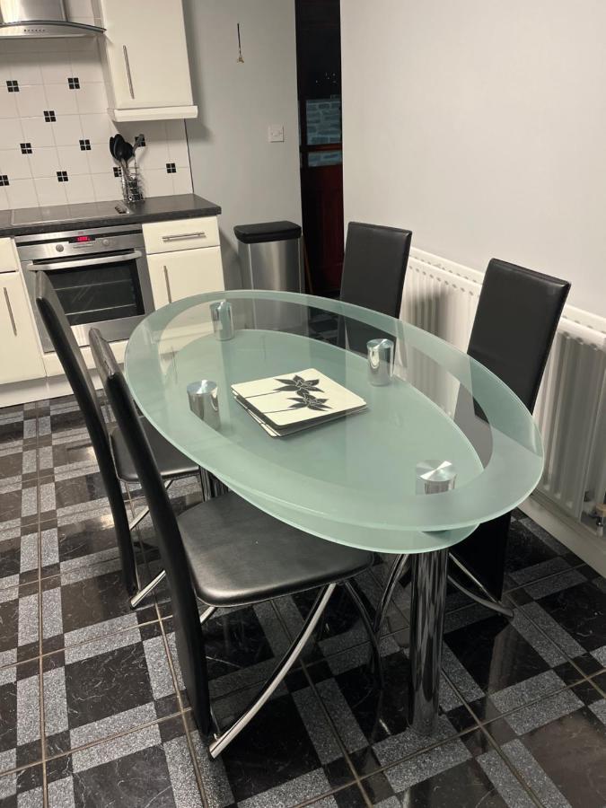 The Farm House Modern Spacious 2 Bedroom Home At Tong Road Leeds Perfect For Contractors Free Secure Parking Pudsey Ngoại thất bức ảnh