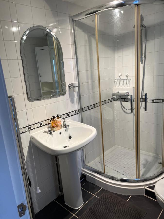 The Farm House Modern Spacious 2 Bedroom Home At Tong Road Leeds Perfect For Contractors Free Secure Parking Pudsey Ngoại thất bức ảnh